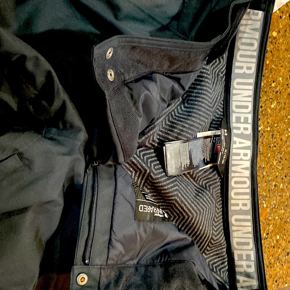 Under Armour women’s extra large ski pants. Paid $160, never worn.